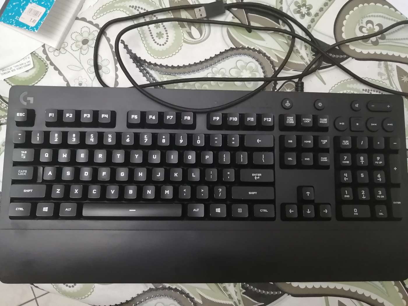 teclado logitech g213 rgb lights